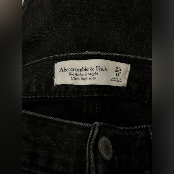 Abercrombie & Fitch Ultra High Rise Ankle Straight Jean - black wash - Picture 3 of 5